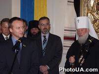 Во Дворце искусств "Украинский дом" состоялось открытие фотовыставки "Митрополит Владимир - пастырь украинской земли" и презентация книги игуменьи Серафимы "Добрый пастырь украинской земли". На фото: Заместитель Председателя ВР Украины А.Зинченко