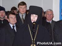 Во Дворце искусств "Украинский дом" состоялось открытие фотовыставки "Митрополит Владимир - пастырь украинской земли" и презентация книги игуменьи Серафимы "Добрый пастырь украинской земли". На фото: автор книги игуменья Серафима