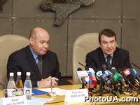 Церемония подписания Программы сотрудничества между министерствами культуры Украины и Российской Федерации на 2003-2007 годы. На фото: Министры культуры Украины и Российской Федерации Юрий Богуцкий и Михаил Швыдкой