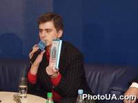 Пресс-конференция, посвященная презентации нового проекта "Гала-Радио" - первой в Украине книги о радио с названием "Гала - это жизнь". На фото: DJ Паша