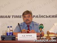 На Всенародном конкурсе "Бренд года" 2003 генеральный директор ЗАО "Оболонь" А.Пучок