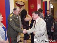 На торжественном приеме по случаю государственного праздника РФ - Дня России народный депутат Украини Адам Мартынюк (фракция КПУ). Посольство России в Украине