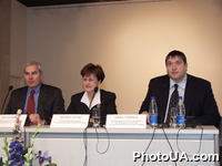 Пресс-конференция по итогам реализации проекта Всемирного банка, осуществляемого Министерством экономики и по вопросам европейской интеграции Украины "Диалог для реформ". На фото: Лука Барбоне, Людмила Мусина, Евгений Сторожук