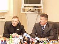 Пресс-конференция, посвященная вопросу безопасности судов в Украине. На фото: народные депутаты Украины Василий Онопенко и Леонид Черновецкий