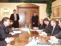 В Украине с рабочим визитом находится исполняющий обязанности Президента Литовской Республики, председатель Сейма Литовской Республики Артурас Паулаускас. На фото: встреча Артураса Паулаускаса с министром иностранных дел Украины Константином Грищенко