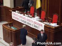 Верховная Рада Украины сегодня повторно не согласилась рассмотреть проекты постановлений о выводе украинского миротворческого контингента из Ирака.
