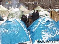 Участники акции гражданского неповиновения продолжают митинг в поддержку В.Ющенко в Киеве на Крещатике