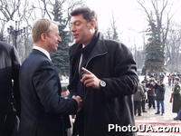 Вице-спикер ВР Украины А.Зинченко встречает высоких гостей, которые прибыли в Украину на церемонию инаугурации новоизбранного Президента Украины Виктора Ющенко. На фото: один из лидеров российской партии 'Союз правых сил' Борис Немцов