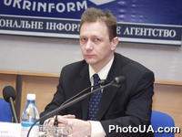 Пресс-брифинг на тему: "Лекарственные препараты: что знает потребитель?". На фото: генеральный директор Центра независимых потребительских экспертиз "ТЕСТ" Валентин Безрукий