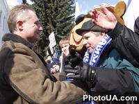 Президент ФФУ Григорий Суркис принимает участие в митинге болельщиков "Динамо" Киев, возле ВР Украины