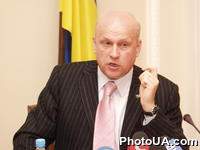 Презентация "Дорожной карты" Украина - ЕС на 2005 год. На фото: Вице-премьер-министр по вопросам европейской интеграции Олег Рыбачук