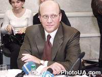 Заседание круглого стола на тему: "Политическая ситуация в Украине: 100 дней новой власти и стратегия реформ". На фото: Министр иностранных дел Украины Роман Зварыч