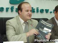 Презентация 4-го номера журнала "Национальная безопастность и оборона", посвященный российско-украинским отношениям, который представил В.Чалый