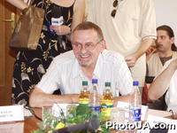 Круглый стол на тему: "Политические перспективы Донбасса при новой власти". На фото: Владимир Полохало