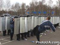 Показательные выступления подразделений милиции по задержанию правонарушителей. Подразделения милиции с защитными щитами