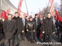 В честь 88-й годовщины Октябрьской революции в Киеве состоялись политические акции