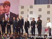 На межпартийном съезде Блока Юлии Тимошенко, который проходит в среду, 7 декабря, в Киеве, названа первая десятка списка Блока: Ю.Тимошенко, А.Турчинов, Н.Томенко, В.Онопенко, А.Шевченко, Л.Лукьяненко, Г.Омельченко, В.Курило, М.Петрук, Е.Суслов