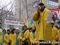 Возле Генеральной прокуратуры Украины в рамках акции "Нет sex-мафии!" был проведен акт "Голый протест"