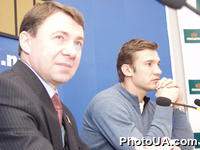 Пресс-конференция на тему: "Компания "Оболонь" подводит итоги общеукраинской акции и объявляет о начале сотрудничества с известным футболистом, игроком национальной сборной А.Шевченко". На фото: А.Слободян и А. Шевченко