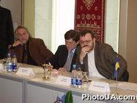 Заседание "Украинского клуба" на тему: "Прогнозы социологов и политологов относительно состава будущего парламента и развития политической ситуации после выборов". На фото: политологи В.Фесенко, В.Малинкович и Андрей Ермолаев