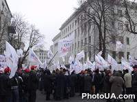 Возле секретариата президента Украині прошел митинг в рамках акции "Референдуму по НАТО √ быть!", организованный "Оппозиционным блоком "Не Так!" и общественной организацией "Украинская социал-демократическая молодежь"