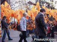 Акция партии "Наша Украина" "Оранжевая Волна - "Встреча Знамени Победы". На фото: группа "Вопли Видоплясова"