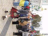Болельщик сборной Шотландии по футболу на Софиевской площади в Киеве во время проведения акций, посвященных 64-й годовщине создания украинской Повстанческой Армии