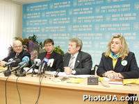 Пресс-конференция по поводу торжественных проводов национальной Дефлимпийской сборной команды Украины по зимним видам спорта в Солт-Лейк-Сити. На фото: В.Сандугей, В.Корж, В.Сушкевич и О.Скугарева