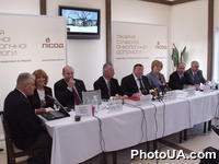 Пресс-конференция, приуроченная к открытию "Лікарні сучасної онкологічної допомоги" (ЛІСОД). На фото: Карлос Перез, Эдуард Майберг, Авраам Кутен, Алла Винницкая, Беатрис Лифшиц-Мерцер и Феликс Ковнер