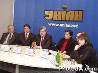 "Круглый стол"  украинских политологов и социологов на тему: "Возможность избрания Президента Верховной Радой". На фото: Юрий Рубан, Игор Жданов, Юрий Якименко, Владимир Фесенко, Андрей Ермолаев і Вадим Карасев