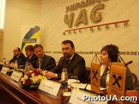 Пресс-коференция " Итоги деятельности "Райффайзен Банка Аваль" в 2006г".
На фото: Голова правления Райффайзен Банка Аваль В.Лавренчук, заместители голови правления Райффайзен Банка Аваль В.Горбачов и Л.Покорный,а также В.Масна.