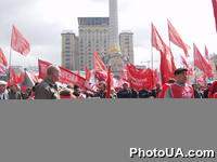 Cторонники правящей коалиции национального единства протестуют против возможного роспуска Верховной Рады Украины на Майдане Незалежности