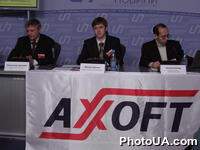 Пресс - конференция на тему: "Дистрибютерская компания AXOFT начала свою деятельность в Украине". На фото: директор по развитию  компании AXOFT Максим Бахмач, Александр Ермак и Леонид Кантер