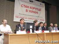 Презентация и круглый стол "Состояние коррупции в Украине". На фото: первый заместитель главы Секретариата Президента Иван Васюник, Посол США в Украине Уильям Тейлор, первый вице-премьер-министр Украины Николай Азаров, В.Паниотто