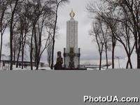 Мемориальный знак <Свеча памяти>, посвященный памяти жертв Голодомора 1932-1933 годов