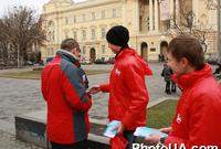 1 декабря 2011 - на площади перед львовским национальным университетом. Такоже волонтеры раздавали информационные листовки, красные ленты и презервативы под слоганом: "Защити свою Любовь".