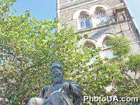 Памятник первому члену парламената, Дадабхаи Науройи. Мумбаи, Столица штата Махараштра, Индия