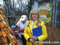 БКК" в Киеве устанавливает новый вкусный рекорд - наибольшая в Украине новогодняя ёлка из эклеров