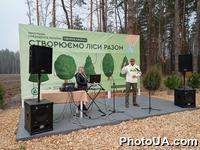 В рамках программы Президента "Зелёная страна" высадка деревьев на территории Радомышльского лесоохотничьего хозяйства
