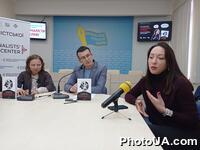 Презентація книжки Олени Солодовнікової "ТРИВОЖНІ РОЗМОВИ ПРО ПЕРЕМОГУ"  Тренінг "Як медійникам спілкуватись з дружинами загиблих героїв?"